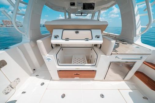 Boston Whaler 350 Realm image