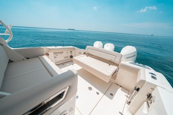 Boston Whaler 350 Realm image