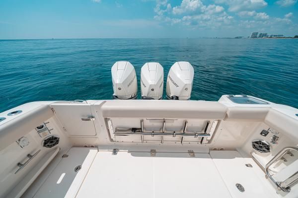 Boston Whaler 350 Realm image