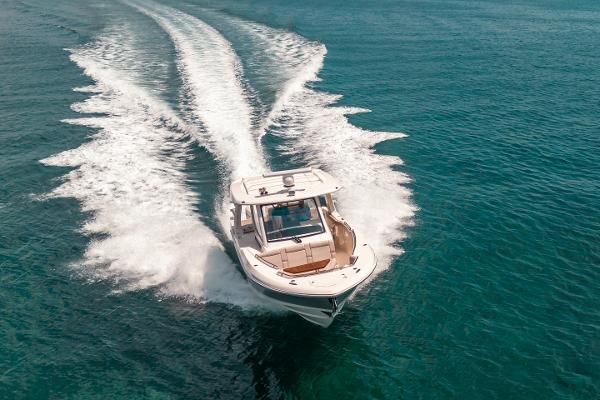 Boston Whaler 350 Realm image