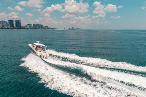 Boston Whaler 350 Realm image