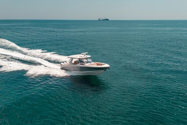 Boston Whaler 350 Realm image