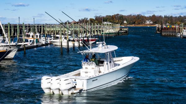 Regulator 34 Center Console image