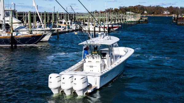 Regulator 34 Center Console image