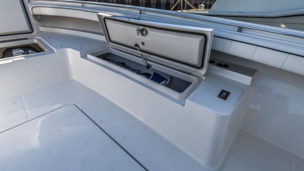 Regulator 34 Center Console image