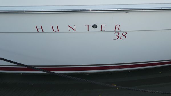 Hunter 38 image