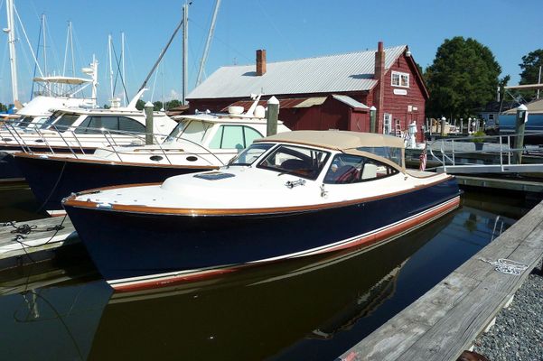 Hinckley Talaria 38R Convertible - main image