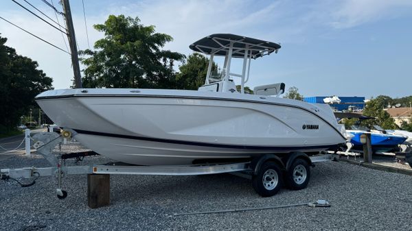 Yamaha Boats 220 FSH Sport 