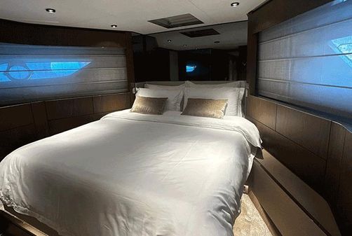 Ferretti Yachts 780 image