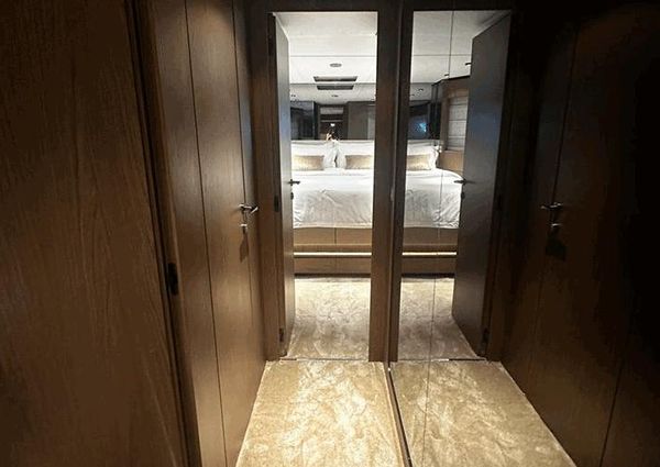 Ferretti Yachts 780 image