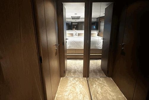 Ferretti Yachts 780 image