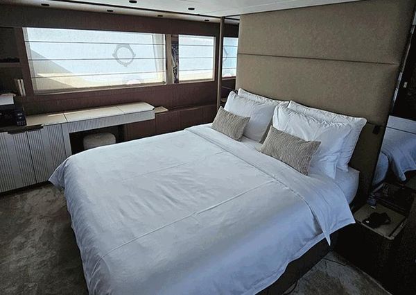 Ferretti Yachts 780 image