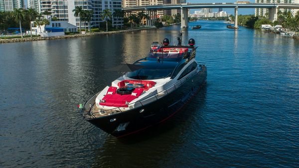 Sunseeker 101 Sport Yacht