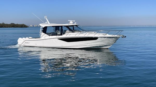 Boston Whaler 405 Conquest