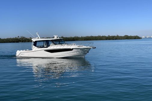 Boston Whaler 405 Conquest image