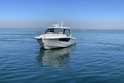 Boston Whaler 405 Conquest image