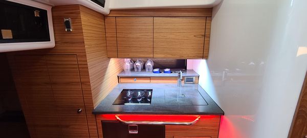 Boston Whaler 405 Conquest image