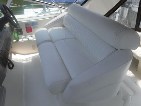 Cruisers Yachts 320 Express image