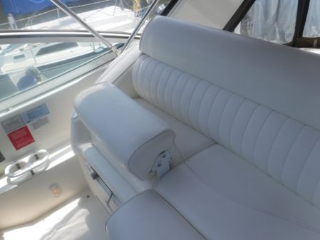 Cruisers Yachts 320 Express image