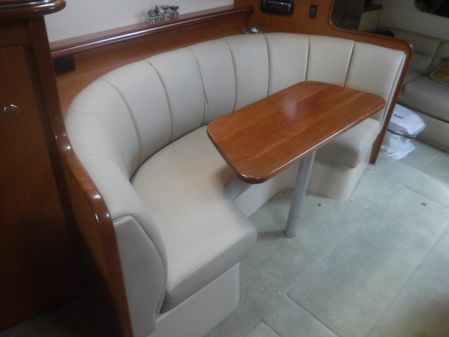 Cruisers Yachts 320 Express image