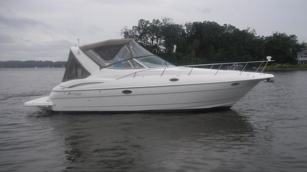 Cruisers Yachts 320 Express 