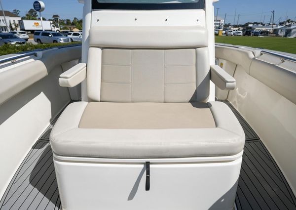 Boston Whaler 250 Outrage image