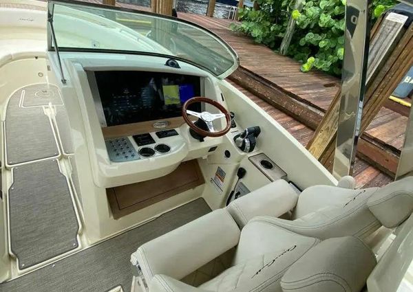 Chris-Craft Calypso 30 image