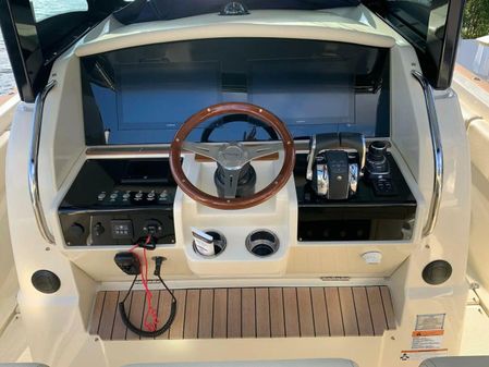 Chris-Craft Catalina 34 image