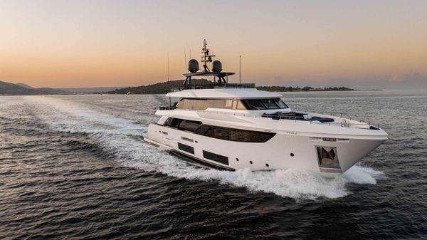 Custom Line Navetta 33 