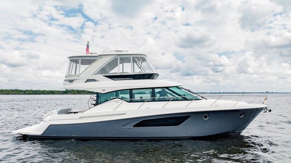 Tiara Yachts 53 Flybridge