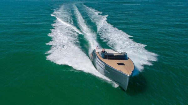 Canard Yachts eMotion36