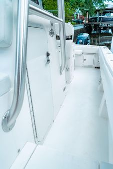 Regulator 26 Center Console image