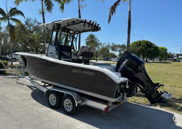 Sea-pro 242-CENTER-CONSOLE image