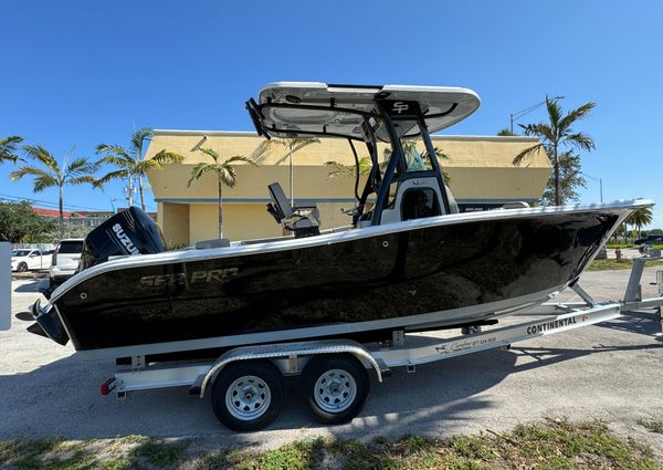 Sea-pro 242-CENTER-CONSOLE image