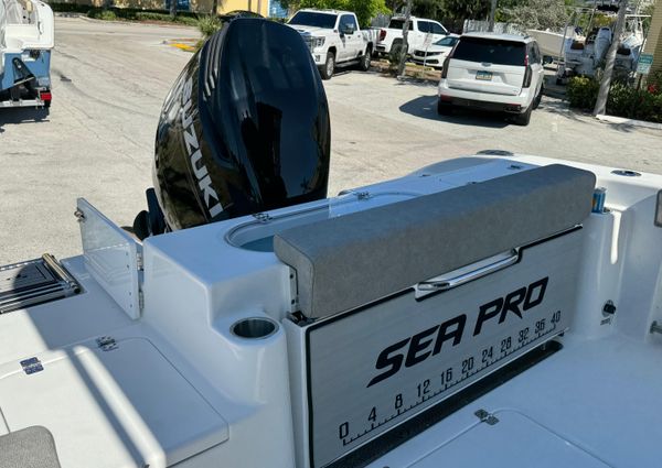 Sea-pro 242-CENTER-CONSOLE image