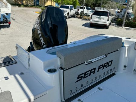 Sea-pro 242-CENTER-CONSOLE image