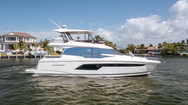 Prestige 520 Flybridge 