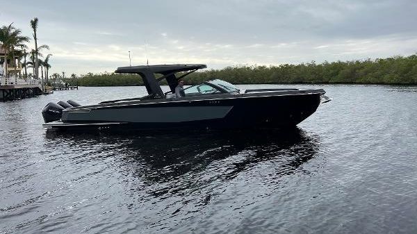 Aviara AV36 Outboard