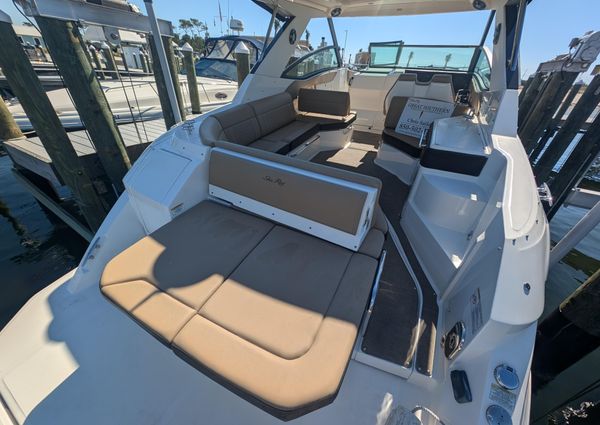 Sea Ray Sundancer 320 image