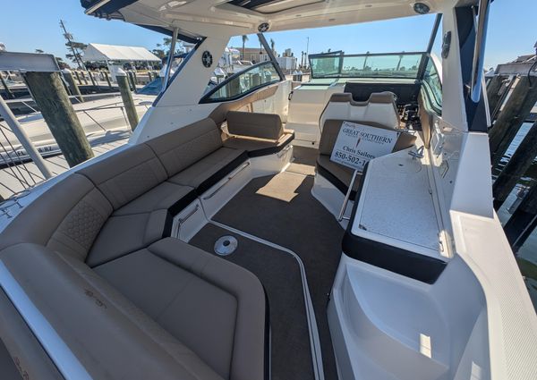 Sea Ray Sundancer 320 image