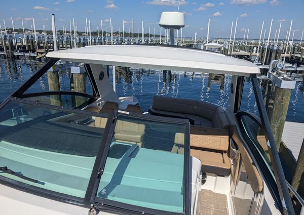 Sea Ray Sundancer 320 image