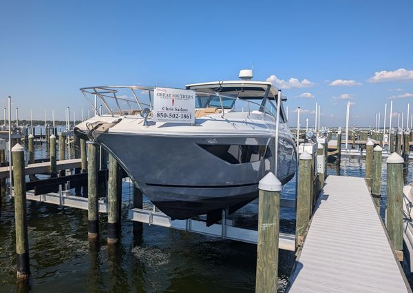 Sea Ray Sundancer 320 image