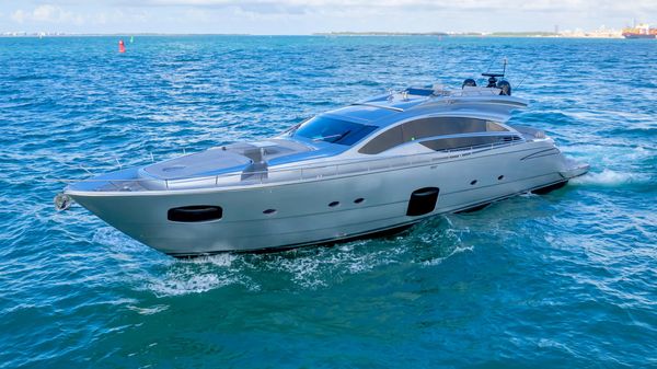 Pershing 82