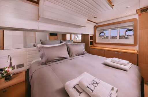 Ferretti Yachts 800 2010 image