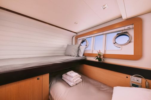 Ferretti Yachts 800 2010 image