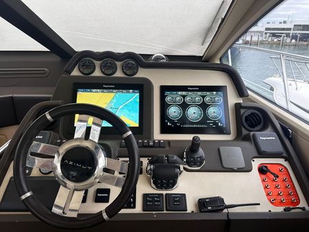 Azimut 55S image