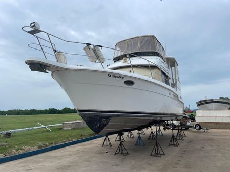 Carver 356 Motor Yacht image