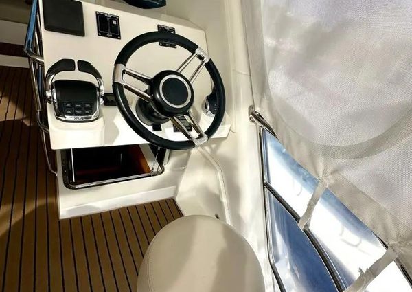 Riviera 50 Enclosed Flybridge image