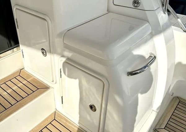 Riviera 50 Enclosed Flybridge image