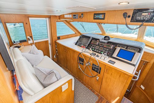 Hatteras 70 Sport Deck Motor Yacht image